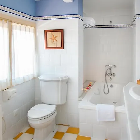 מלון Casona De La Paca 3*